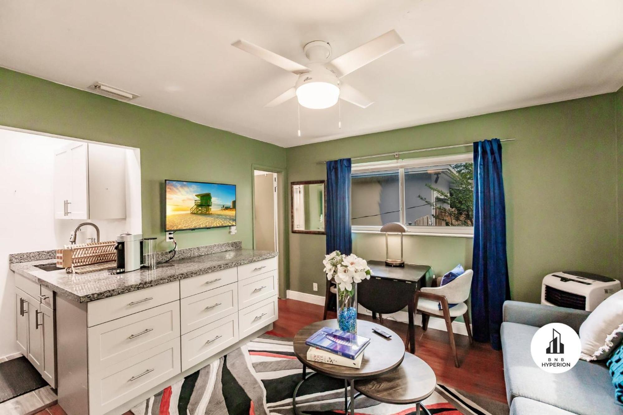 Bnb Hyperion - Updated 1B1B Hideaway - Sleeps 3 Hollywood Exterior photo